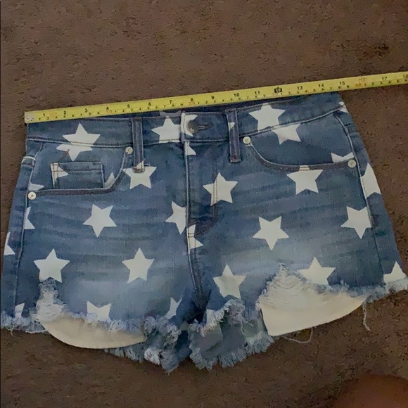 High Rise Distressed Jean Shorts w Exposed Pockets - Picture 11 of 11